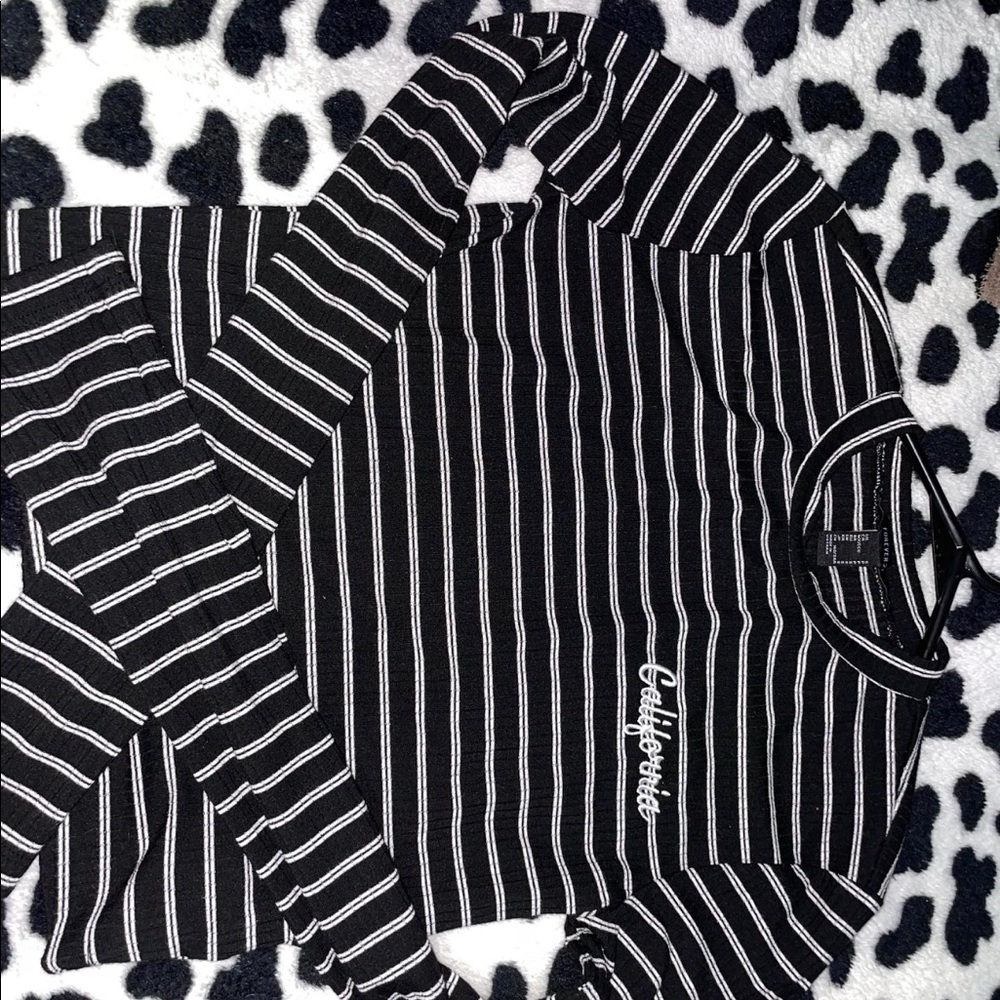 Crop long sleeve.